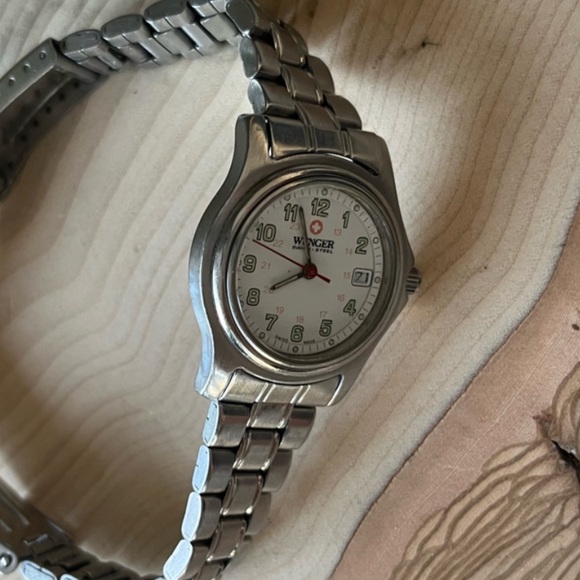 WENGER Women’s Swiss Watch EUC - Picture 5 of 14